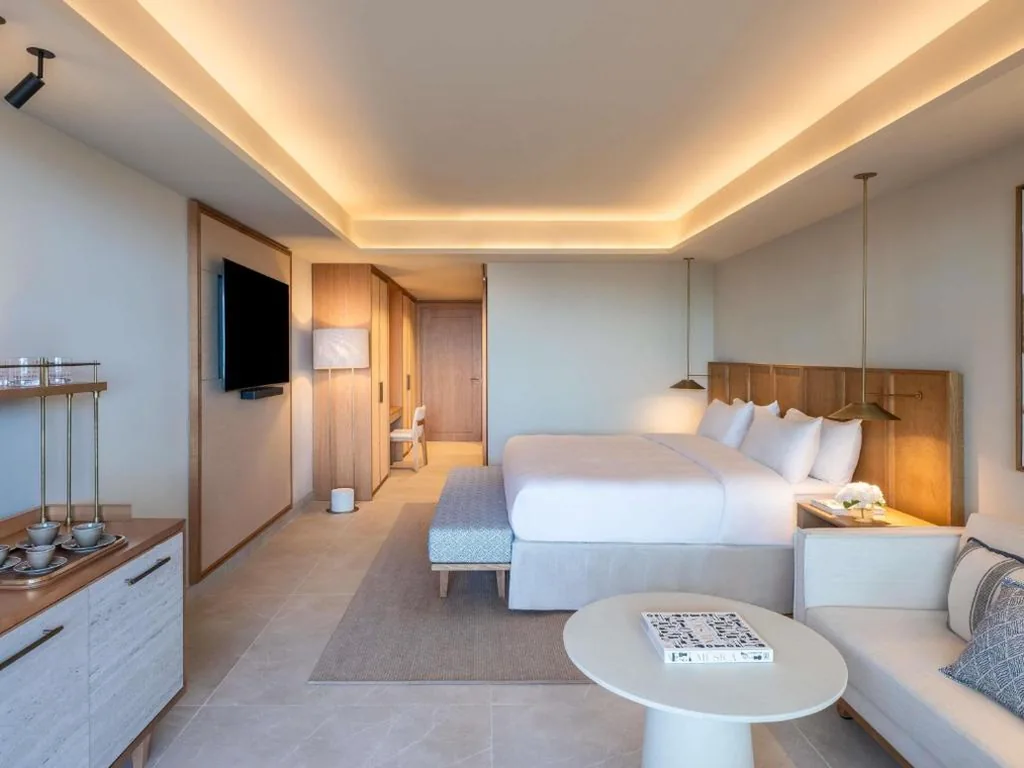 FAIRMONT ACCOMMODATION: king-size bed, 56 m², panoramic views of Gibraltar, coffee and tea facilities, terrace — Fairmont La Hacienda Costa del Sol