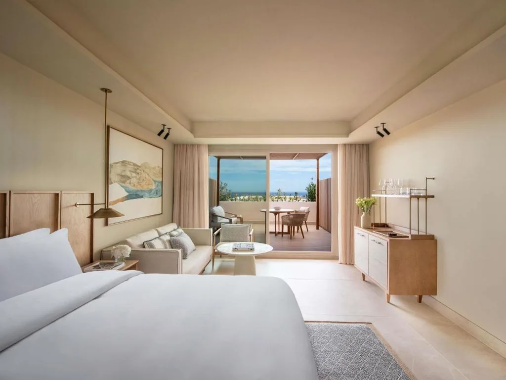 FAIRMONT ACCOMMODATION WITH POOL VIEWS: king-size bed, 56 m², closer to the pool, sofa, large outdoor seating area — Fairmont La Hacienda Costa del Sol