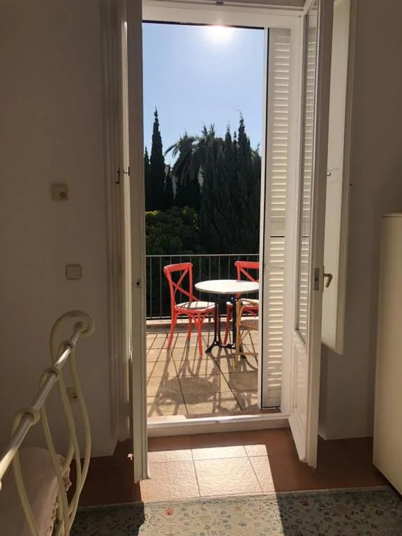 Deluxe-Doppelzimmer mit Balkon — Family B&B HomefromHomees