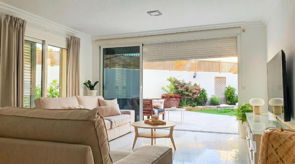 Family Townhouse Los Corales, 4BR, Los Cristianos, Pool, Private Jacuzzi