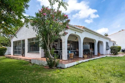 Family villa with garden next to the beach — foto 6