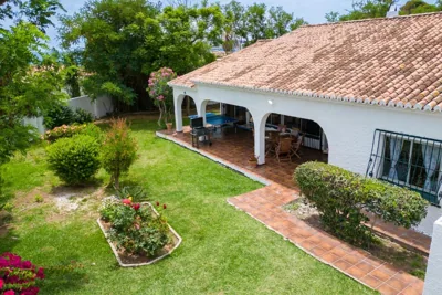 Family villa with garden next to the beach — foto 11