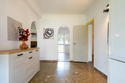 Family villa with garden next to the beach — foto 12