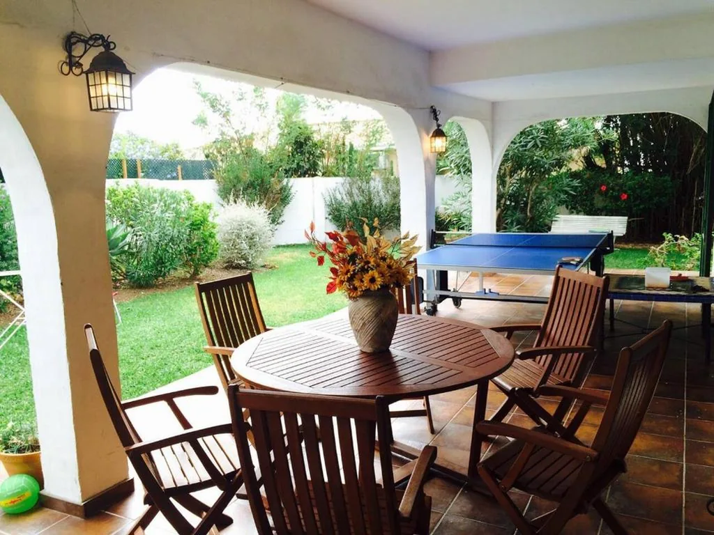 Villa — Family villa with garden next to the beach