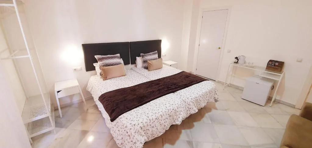 Suite con vistas a la ciudad — Fan Rooms Duquesa