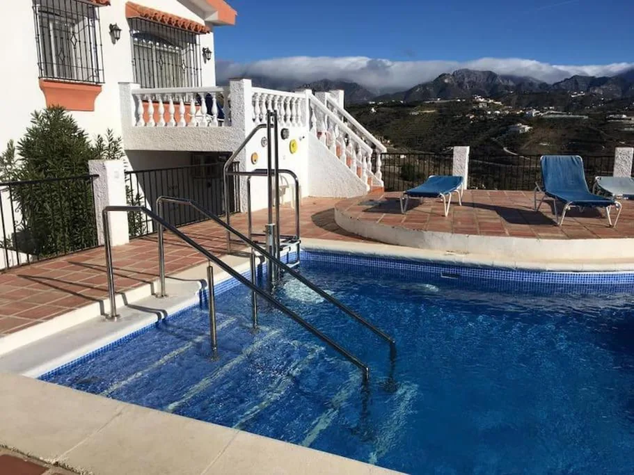 Villa — Fantastisk 10+5bädds Villa i Torrox/Nerja -Spanien