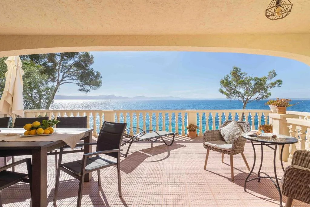 Villa con vistas al jardín — Far alcanada