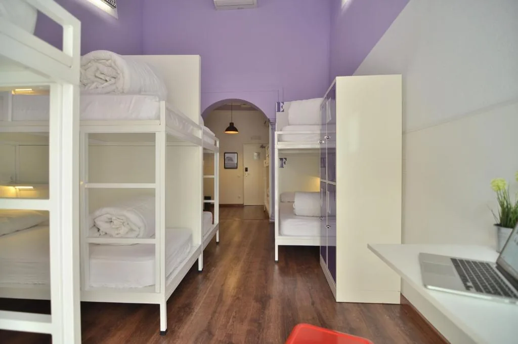 Bed in gemengde slaapzaal met 12 bedden — Far Home Atocha