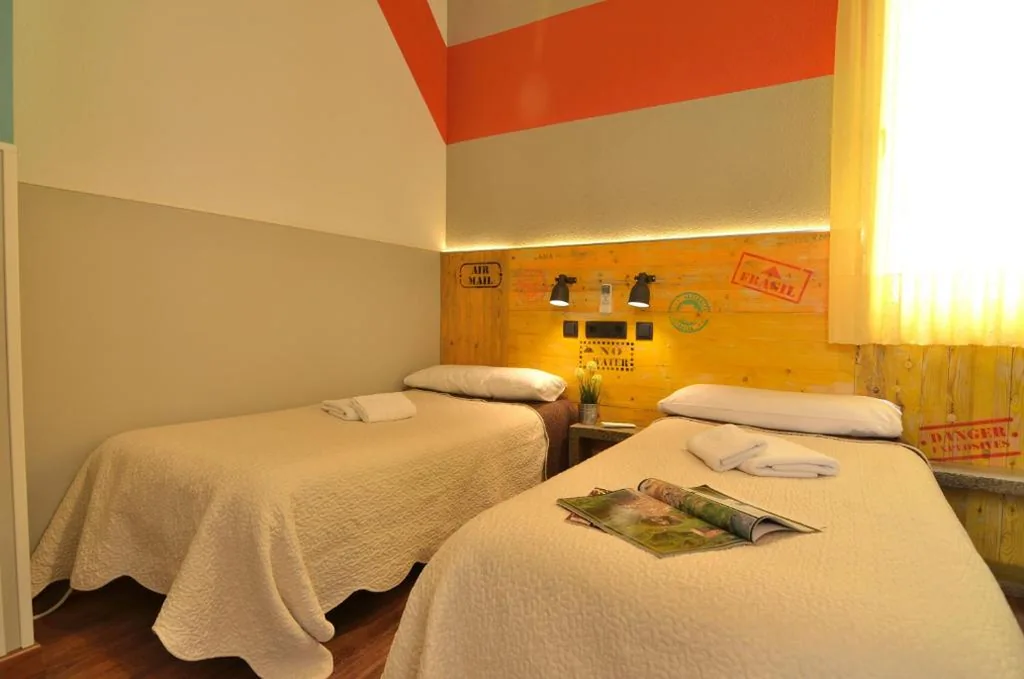 Tweepersoonskamer met gedeelde badkamer - 2 bedden — Far Home Atocha