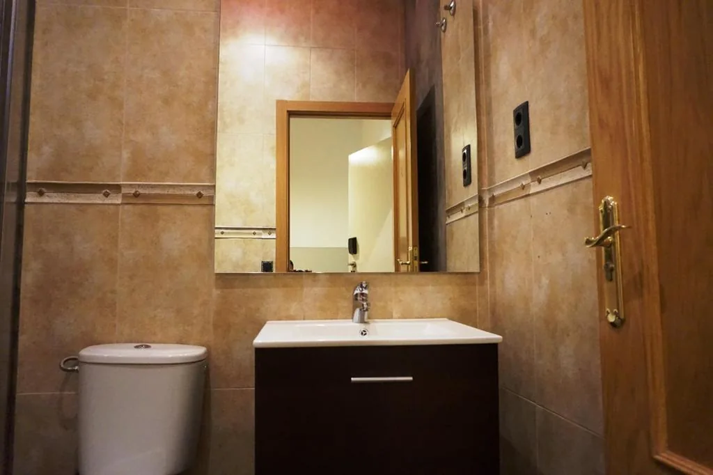 Tweepersoonskamer met badkamer — Far Home Atocha