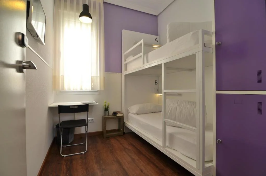 Budget Tweepersoonskamer met gedeelde badkamer — Far Home Atocha