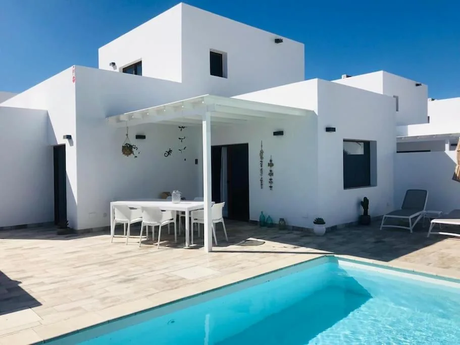 Villa mit 3 Schlafzimmern — Fashion Villa Iriome