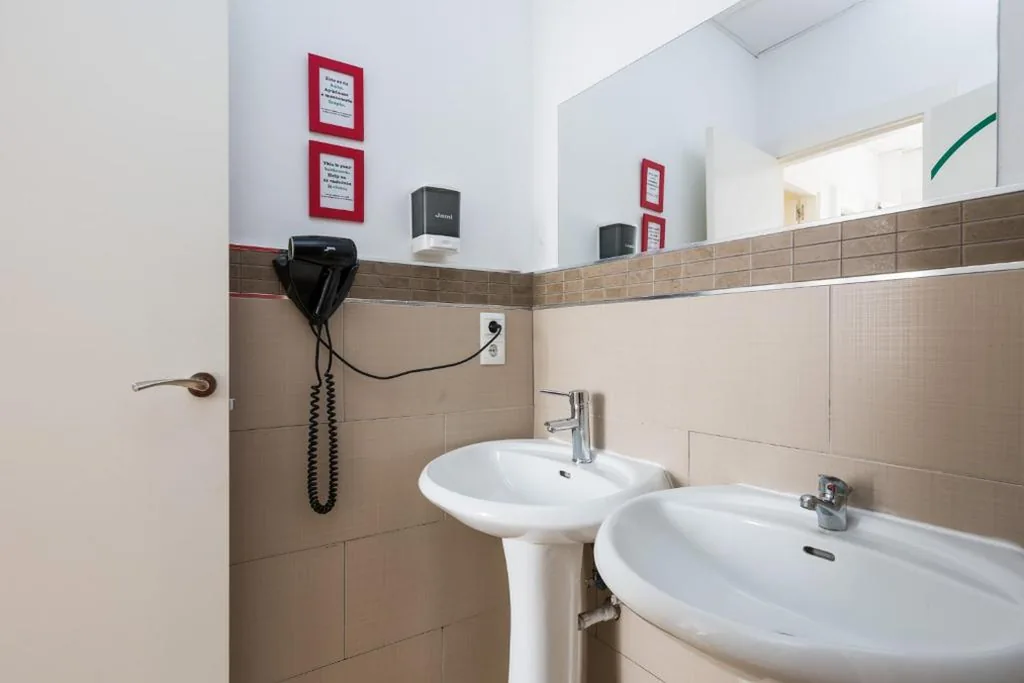 Doppelzimmer mit 2 Einzelbetten — Feel Hostels City Center