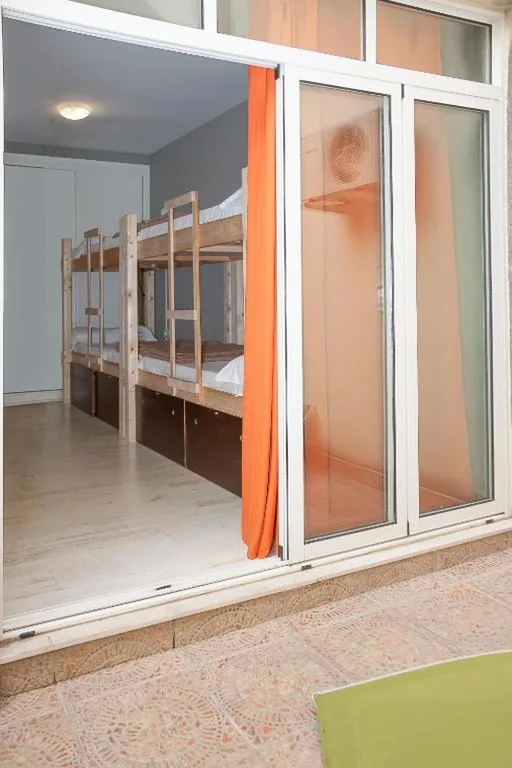 Posto letto in dormitorio misto da 4 letti con terrazza — Feel Hostels Soho Malaga