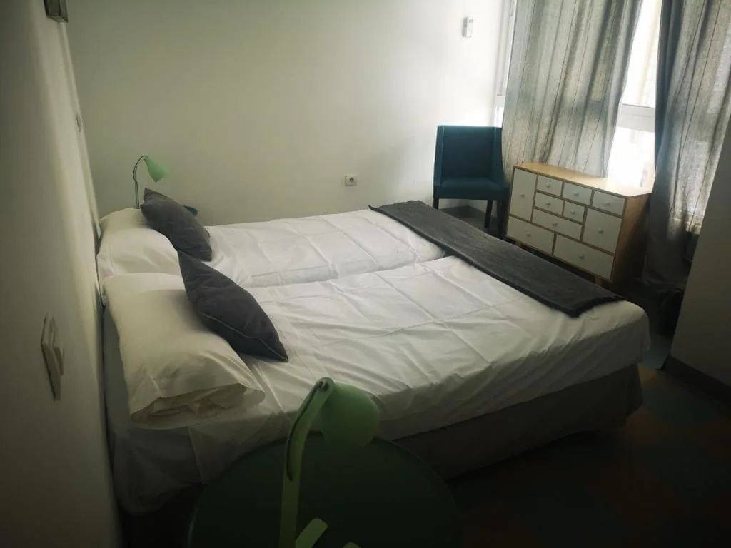 Camera Standard con bagno in comune - 2 letti — Feel Hostels Soho Malaga