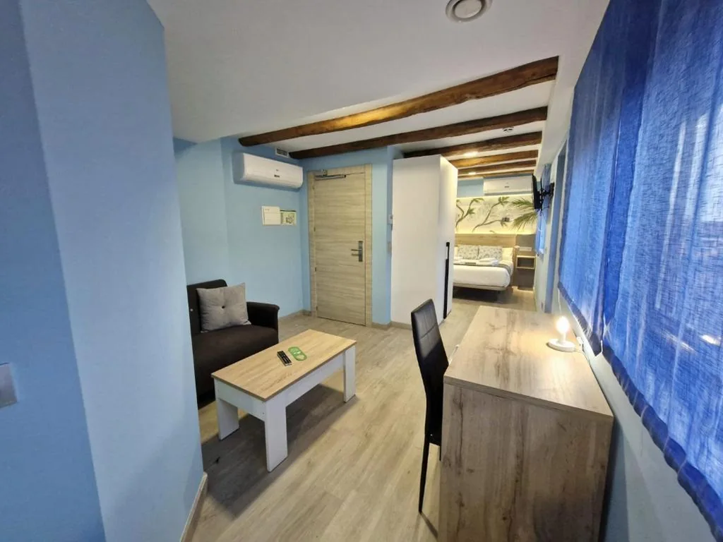 Dreibettzimmer — Feeling Home Suites&Rooms
