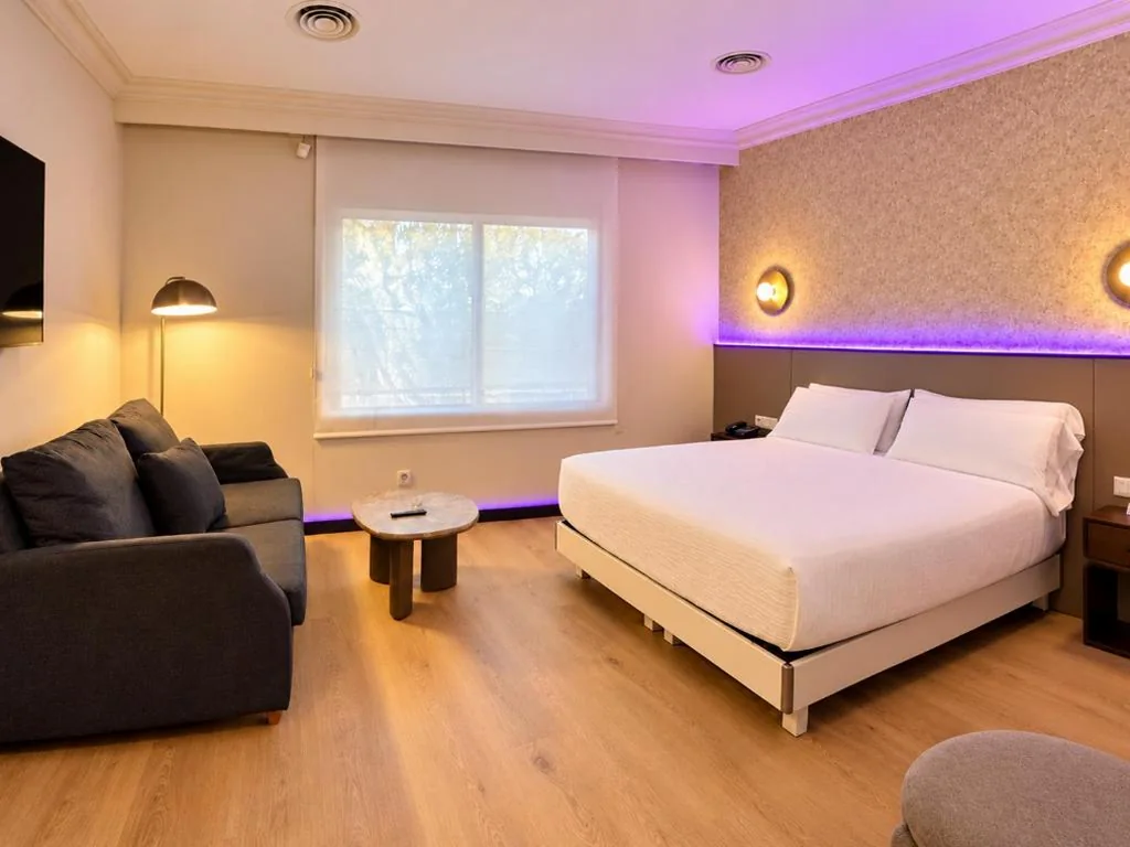 Villa con terraza y bañera de hidromasaje — Felix Hotel