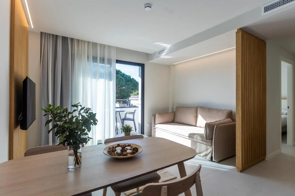 Apartamento de 2 dormitorios con balcón — Fels Apartments