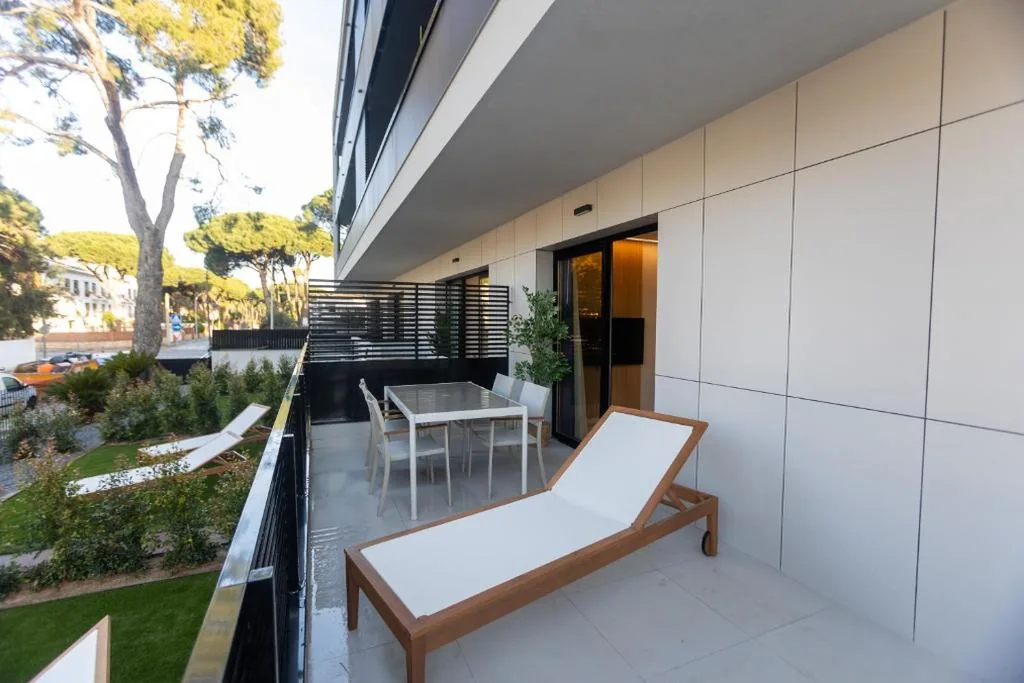 Apartamento de 2 dormitorios con balcón y terraza — Fels Apartments