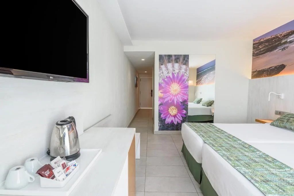 Deluxe Double Room with Balcony and Sea Views — FERGUS Cactus Garden