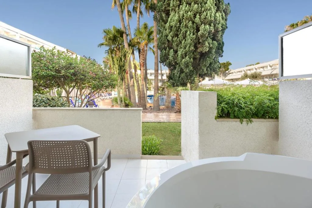 Double Room with Hot Tub - Magnus — FERGUS Club Palmanova Park