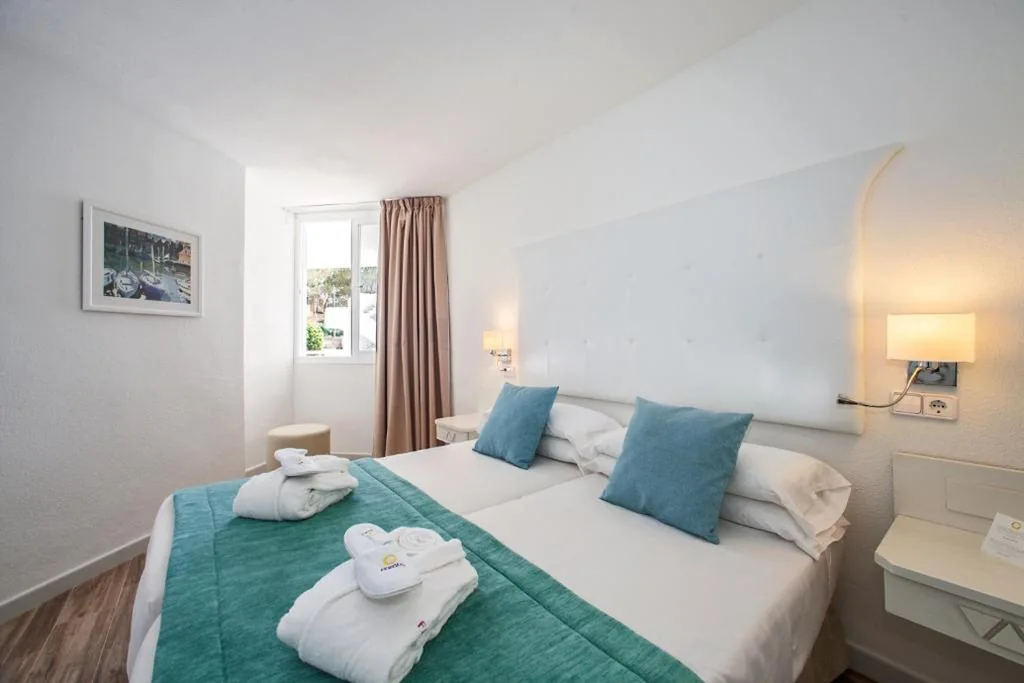 FERGUS Style Cala Blanca Suites
