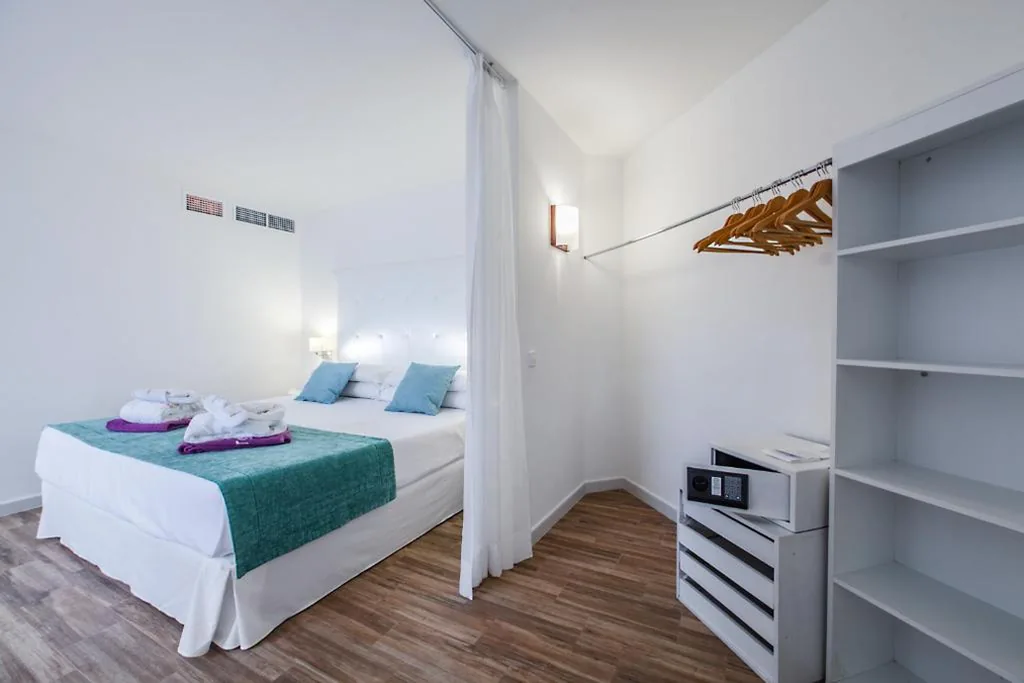 Suite Junior — FERGUS Style Cala Blanca Suites