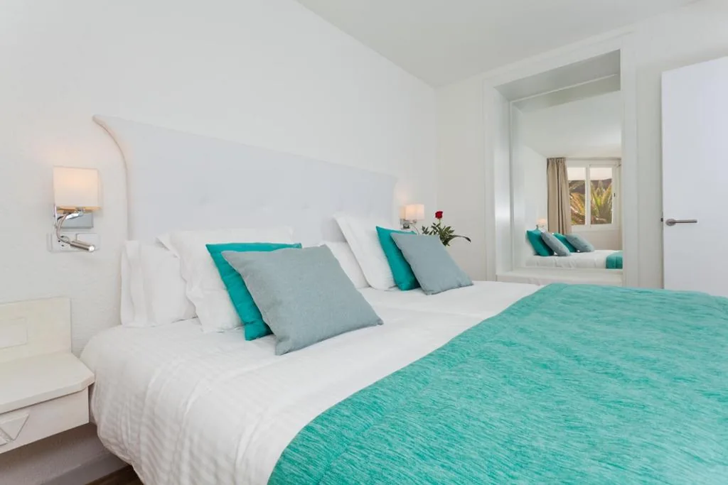 Suite Superior — FERGUS Style Cala Blanca Suites