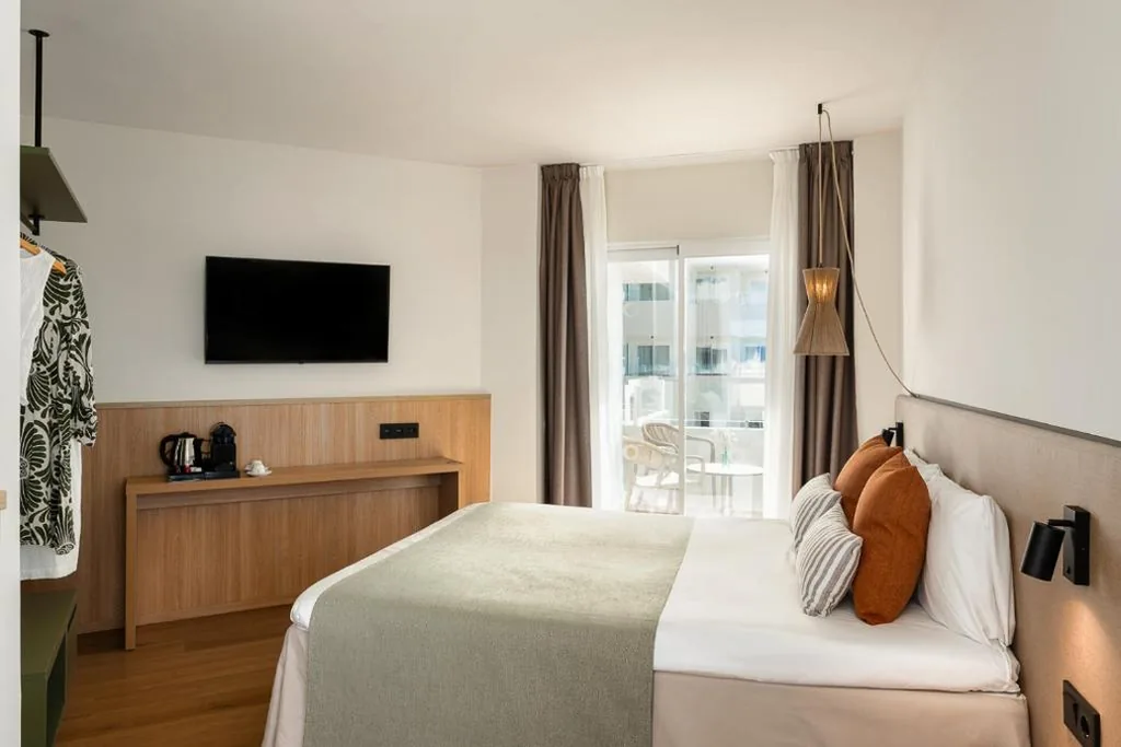 Habitación Doble con vistas al mar — FERGUS Style Palma Beach
