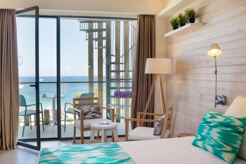 Quarto Duplo com terraço privado, banheira de hidromassagem e vista para o mar — FERGUS Style Palmanova - Adults Only