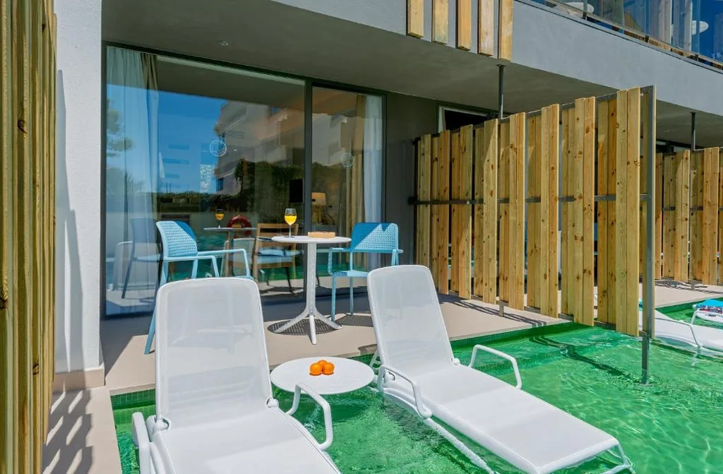 Quarto Duplo Swim Up (2 adultos) — FERGUS Style Palmanova - Adults Only