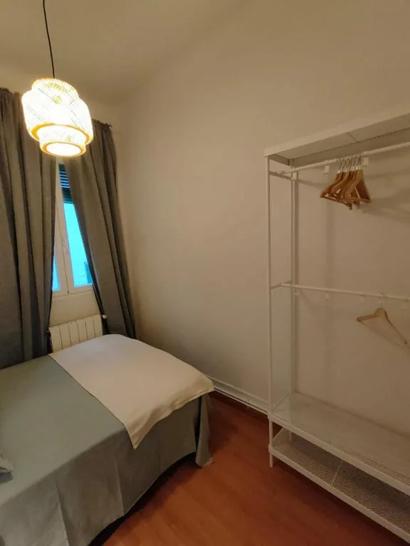 Habitación Doble Estándar con baño compartido — Fernan Gonzalez Street, Private rooms