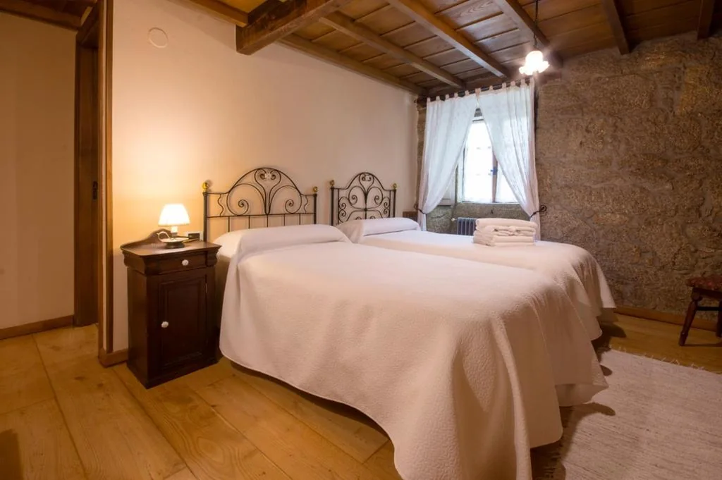 Tweepersoonskamer - 1 of 2 bedden — Fervenza Casa Grande & Restaurante