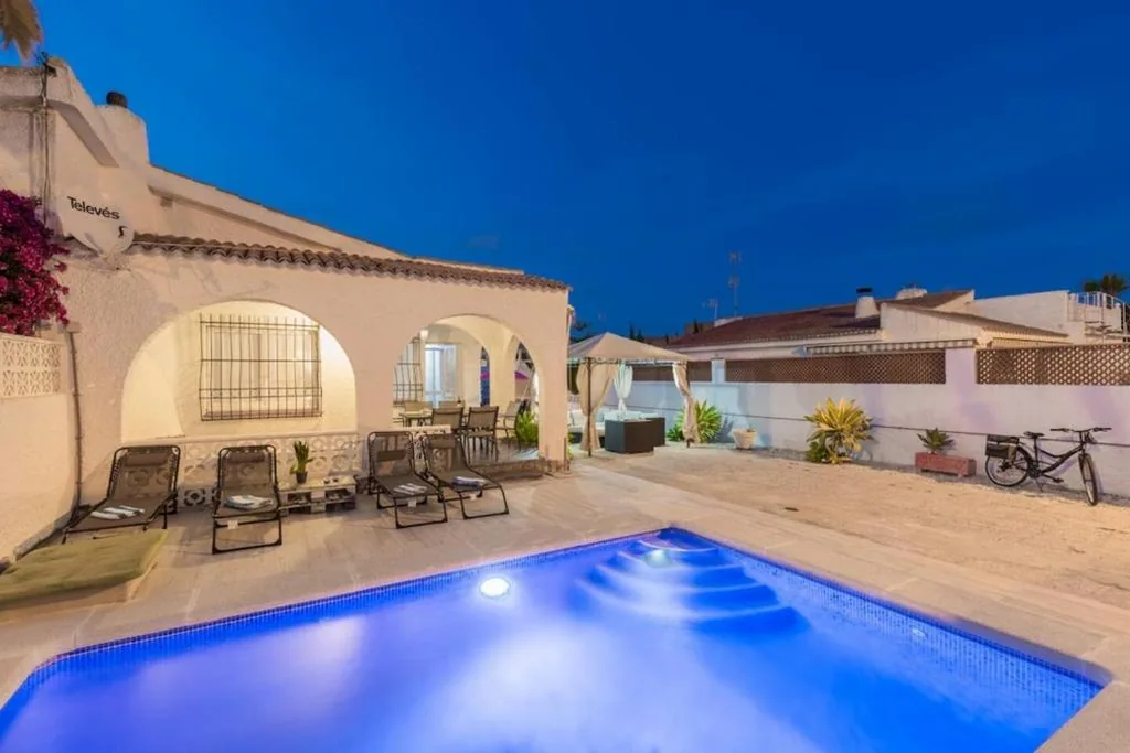 Villa con 3 camere da letto — Fidalsa Relax Pool Your Refuge