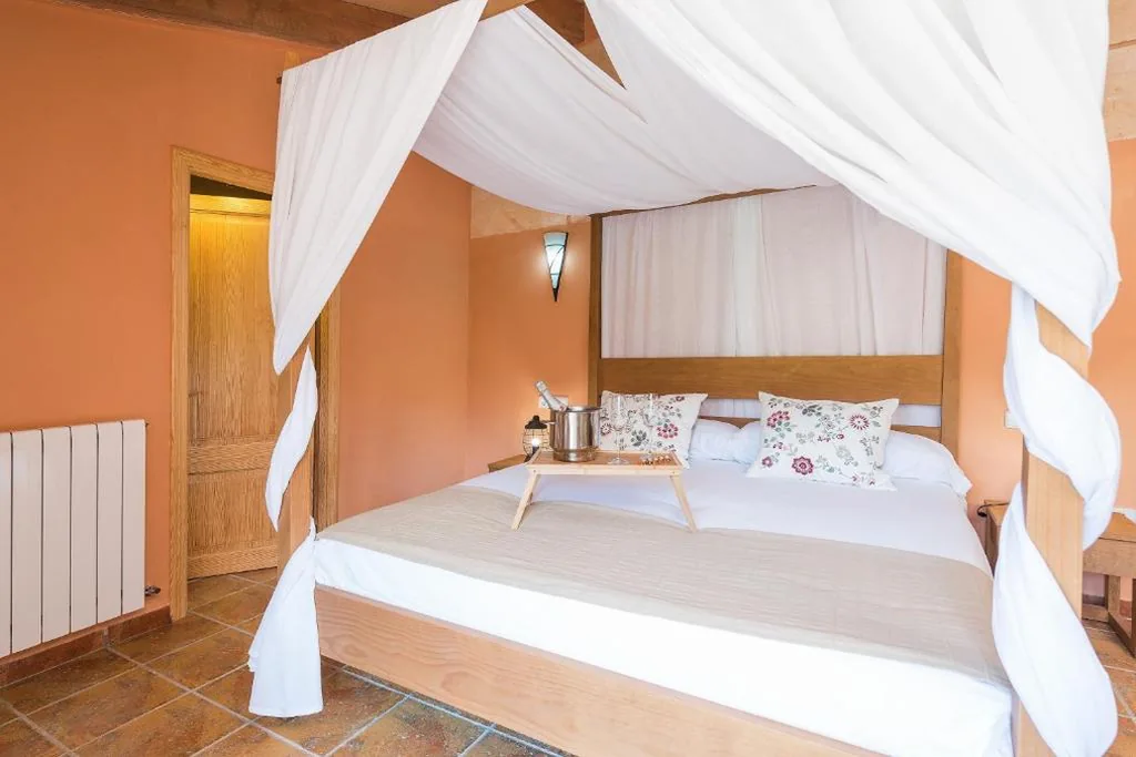 Habitación Doble Deluxe con balcón — Finca - Agroturisme Sa Parellada