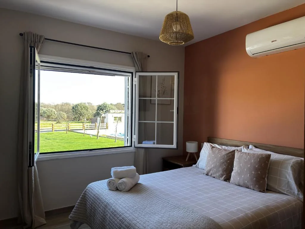 Camera doppia con vista sulla piscina — Finca Avellaneda