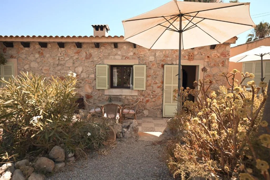 Apartamento de 1 dormitorio con vistas al jardín — Finca Caballo Blanco
