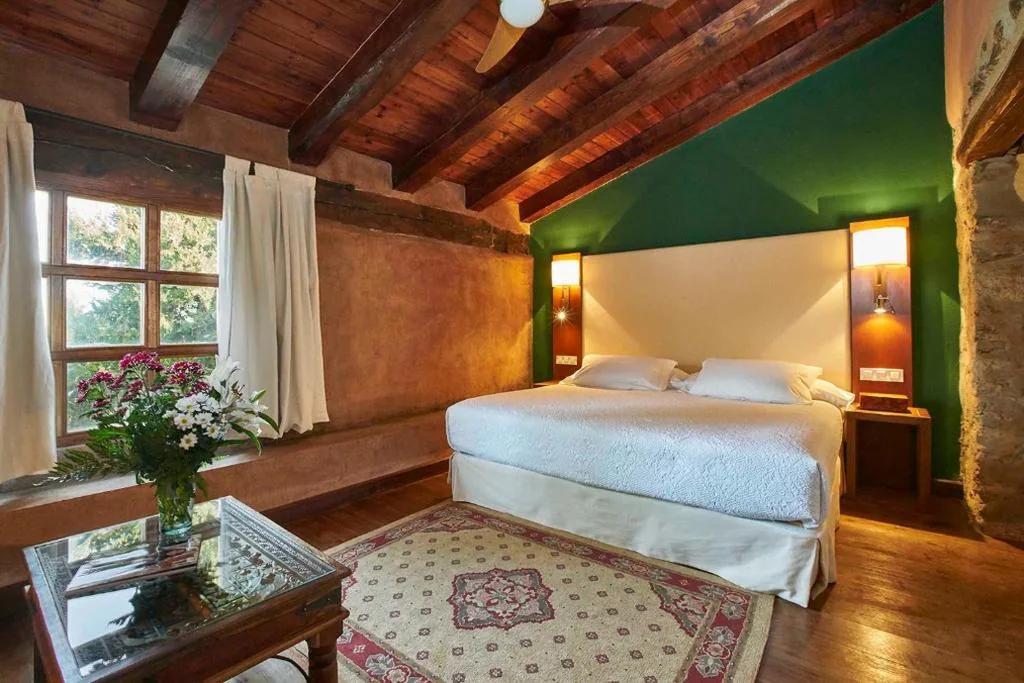 Suite con cama grande — Finca El Cortiñal