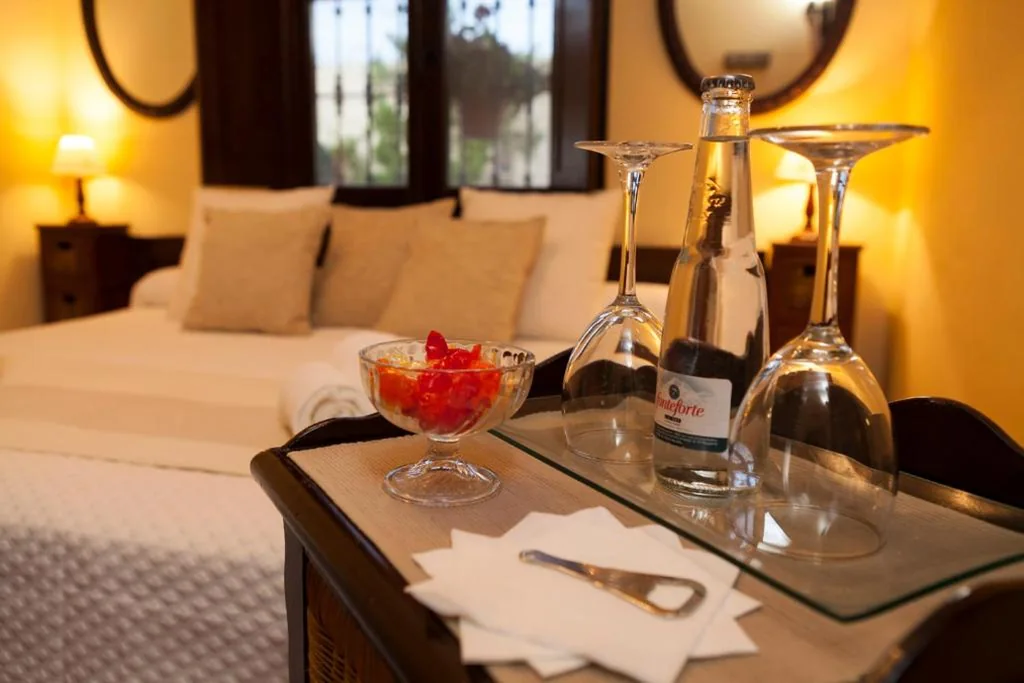 Zimmer mit extragroßem Bett. — Finca El Cotillo
