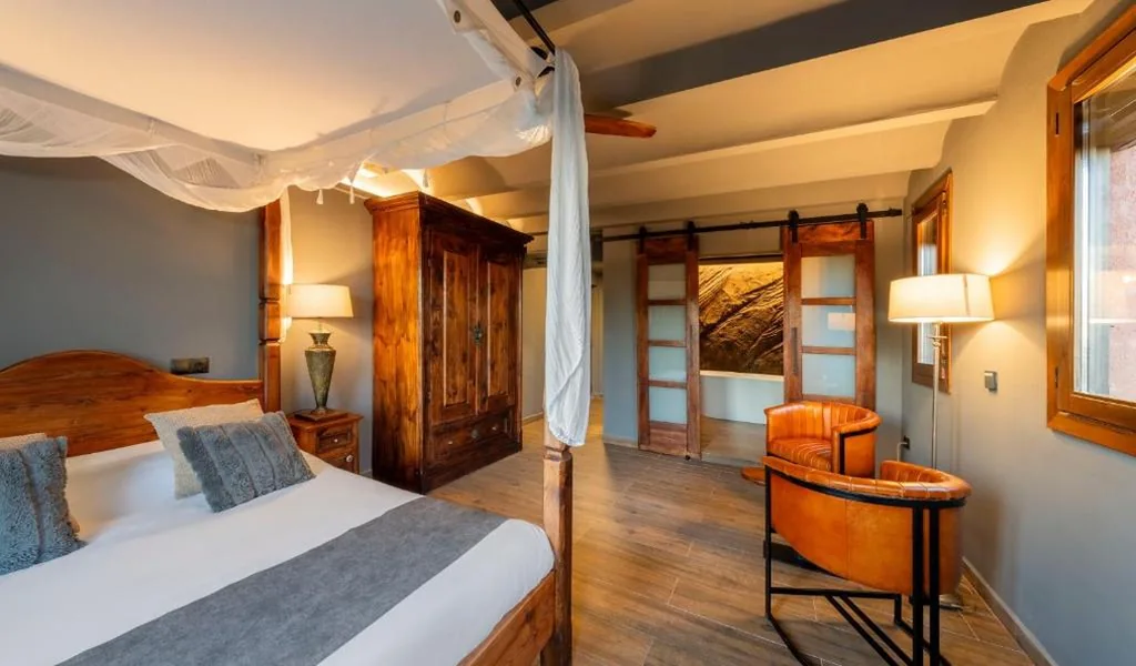 Doppelzimmer mit Whirlpool-Badewanne — Finca el Tossal - Adults Only