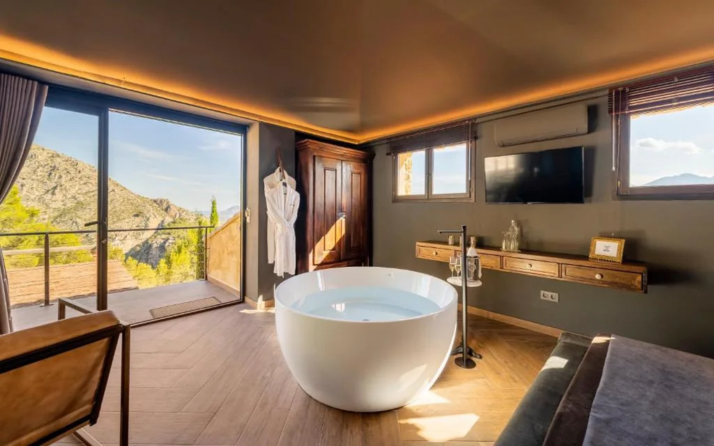 Superior-Zimmer mit extragroßem Doppelbett — Finca el Tossal - Adults Only