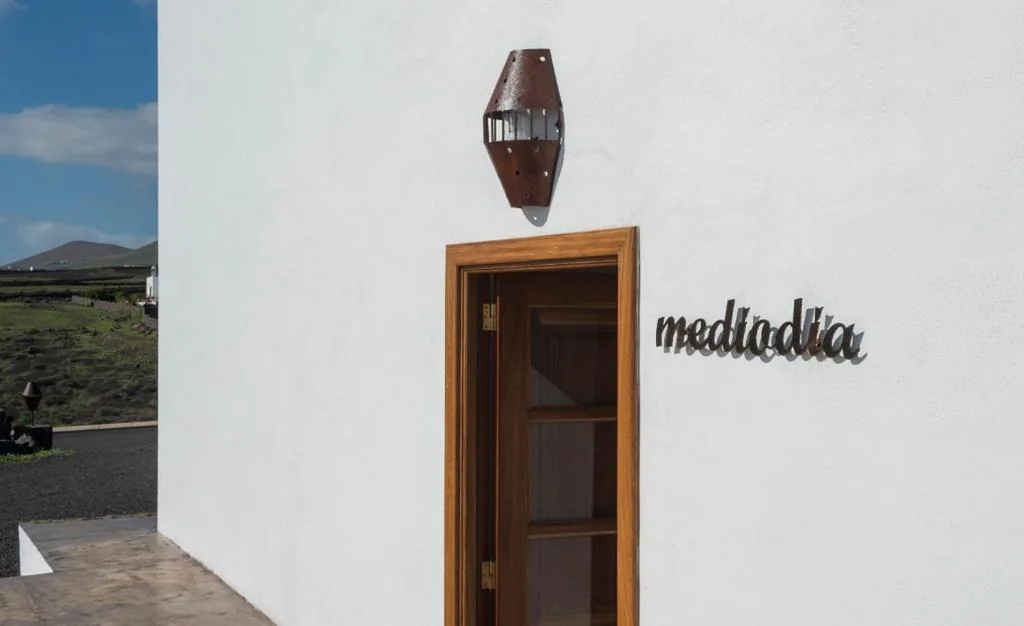 Zimmer mit großem Doppelbett und Meerblick — Finca Isolina Hotel Boutique - Adults Recommended