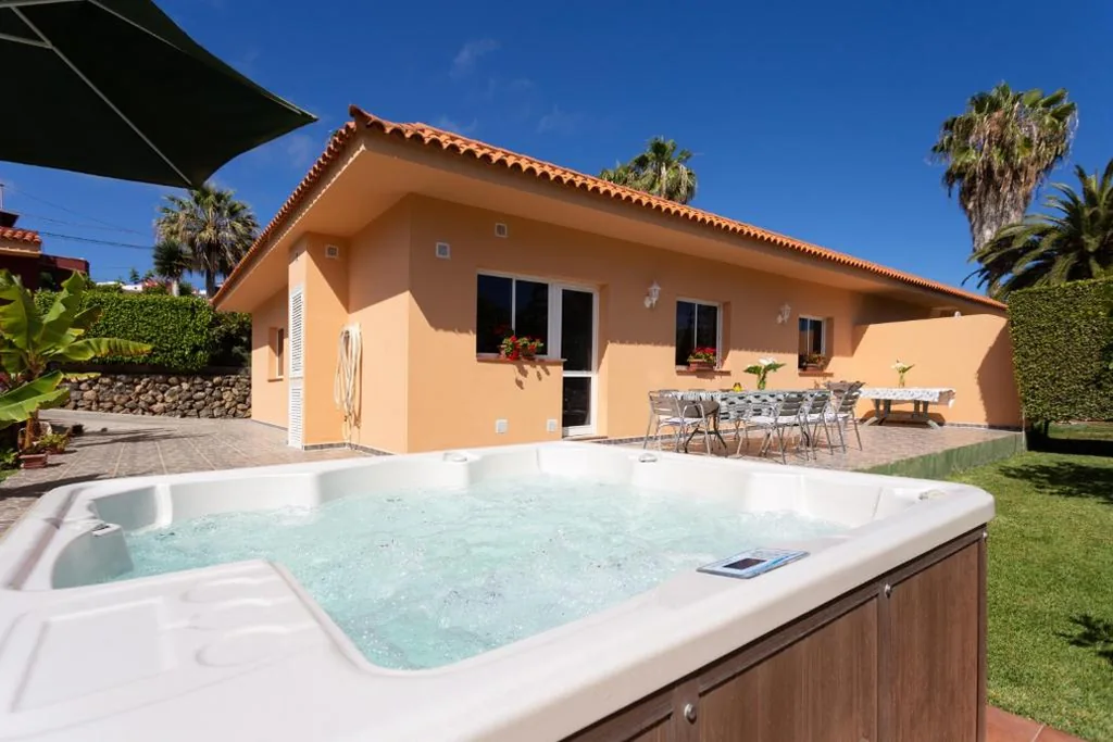 Ferienhaus mit 4 Schlafzimmern — Finca La Gaviota - Los Limoneros- Jacuzzi Privado