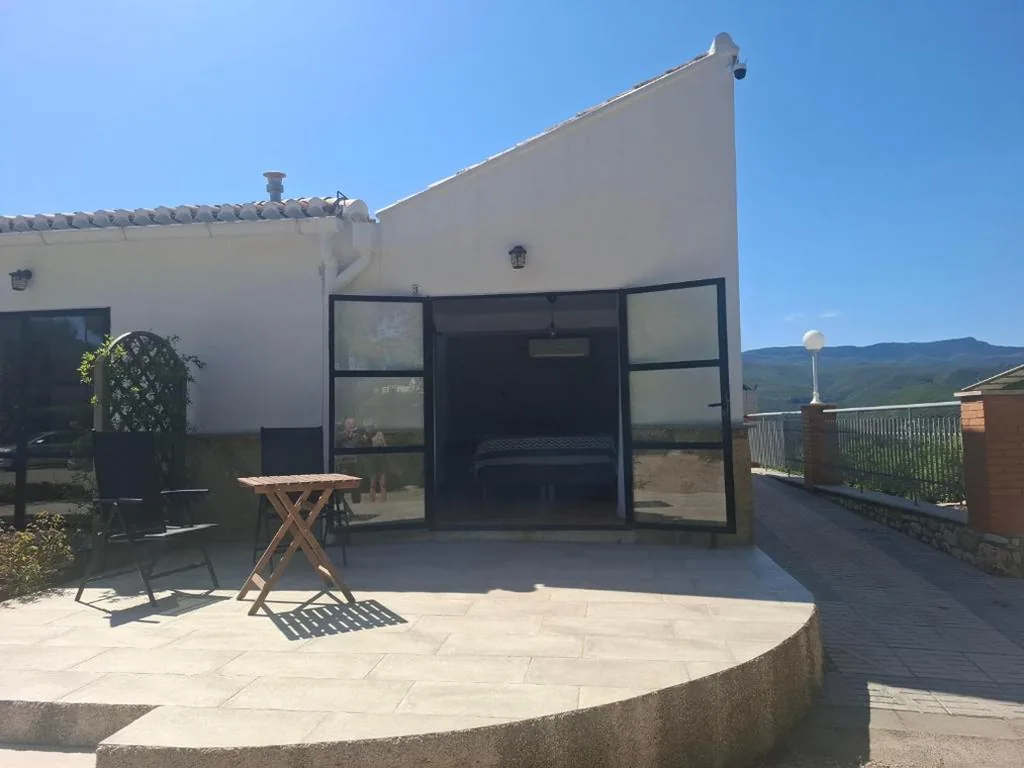 Quarto Duplo com Casa de Banho Privativa — Finca Mirador