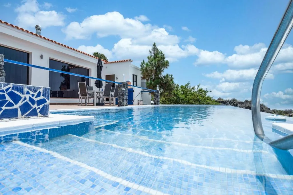 Deluxe-Villa mit 2 Schlafzimmern, Privatpool und Meerblick (4 Erwachsene) — Finca Stemann