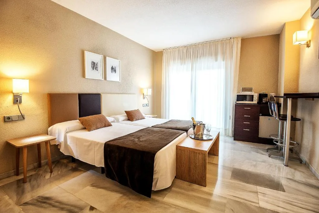 Superior-Doppelzimmer mit Meerblick – 2 Betten — First Flatotel International