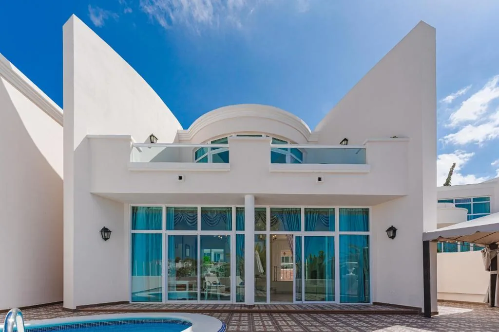 Suite Deluxe com piscina privada (2 adultos) — Flamingo Suites Boutique Hotel