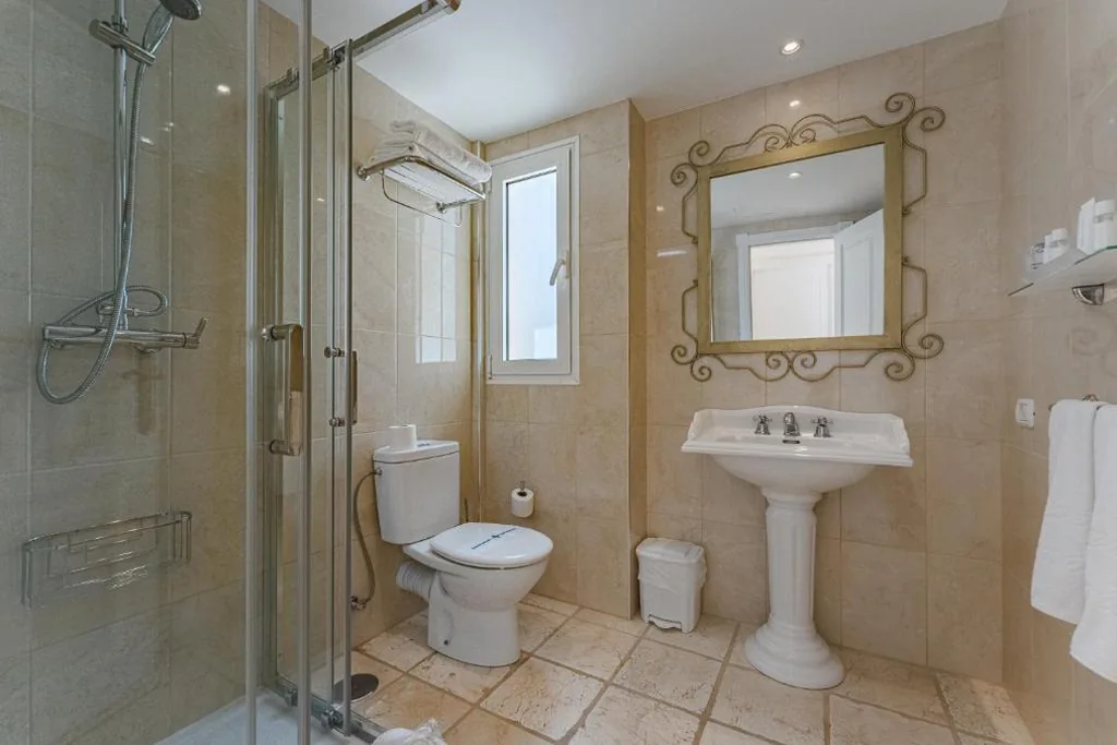 Suite Familiar Deluxe com 2 quartos — Flamingo Suites Boutique Hotel