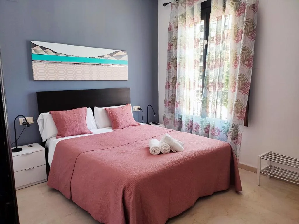 Vierbettzimmer mit Aussicht — Flats Friends Plaza de la Reina