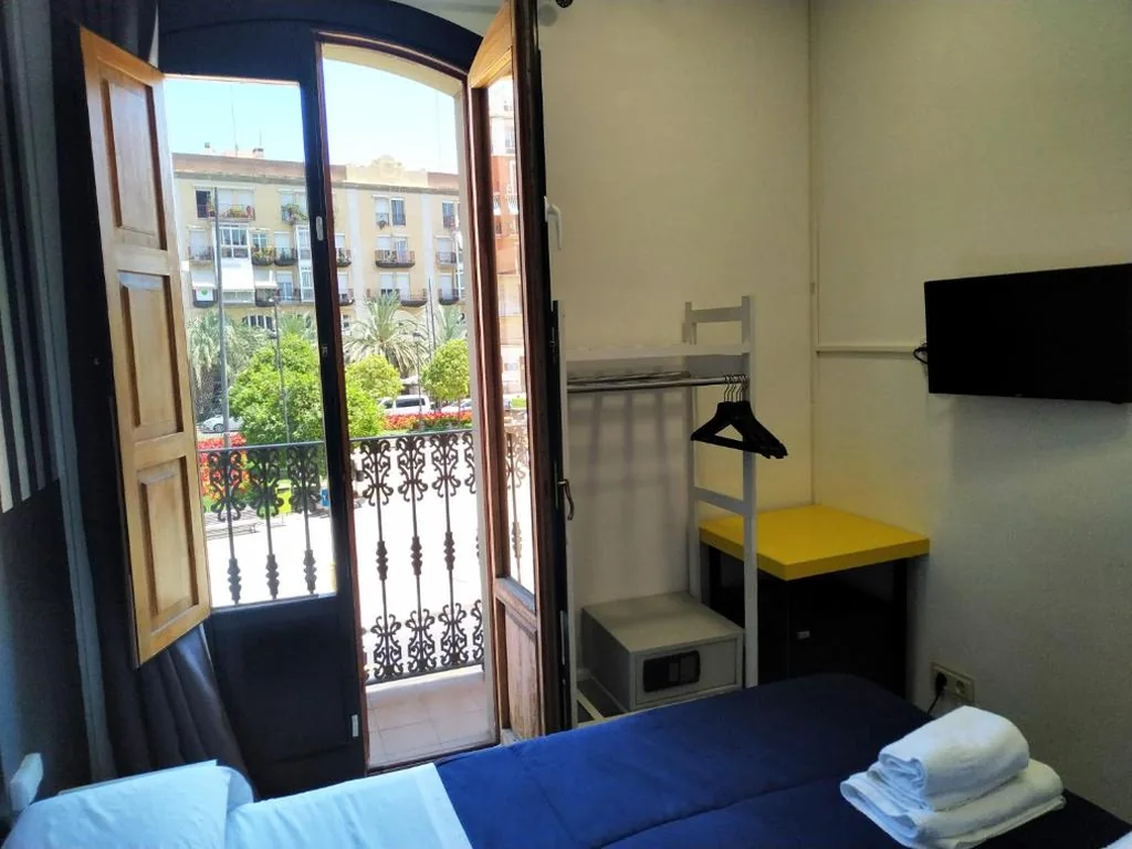 Kleines Doppelzimmer mit Aussicht — Flats Friends Plaza de la Reina